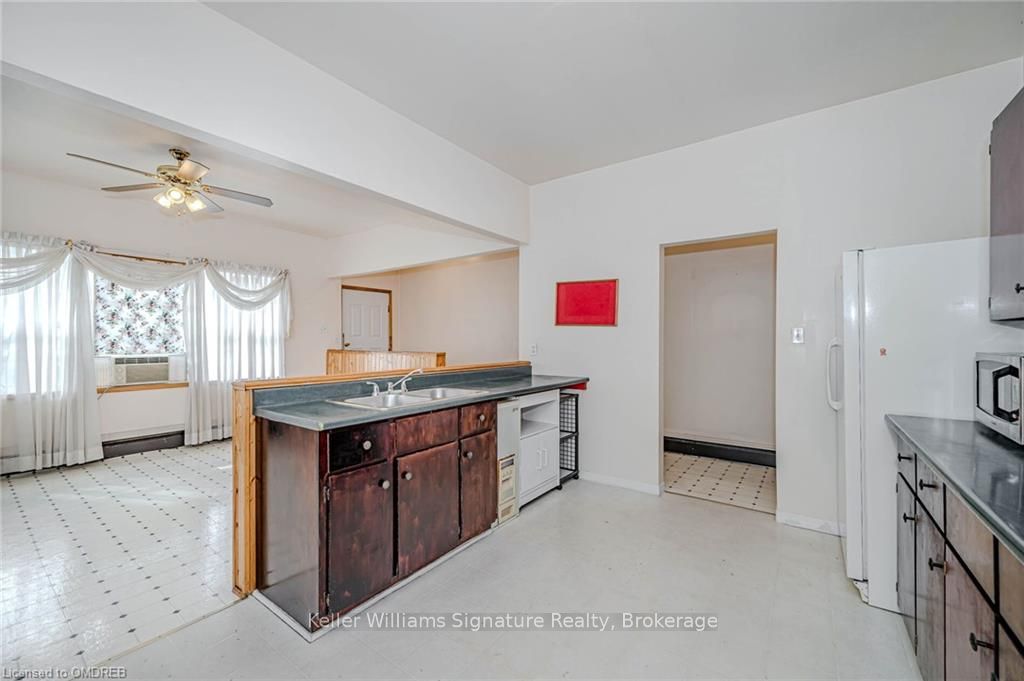 950 Barton St E Property Photo 8