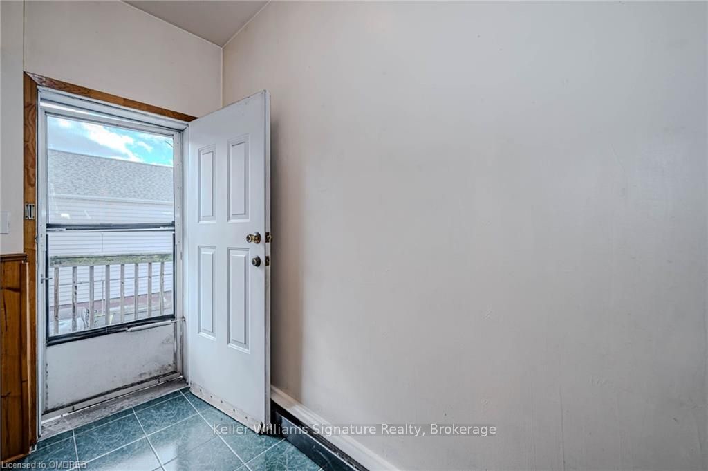 950 Barton St E Property Photo 9