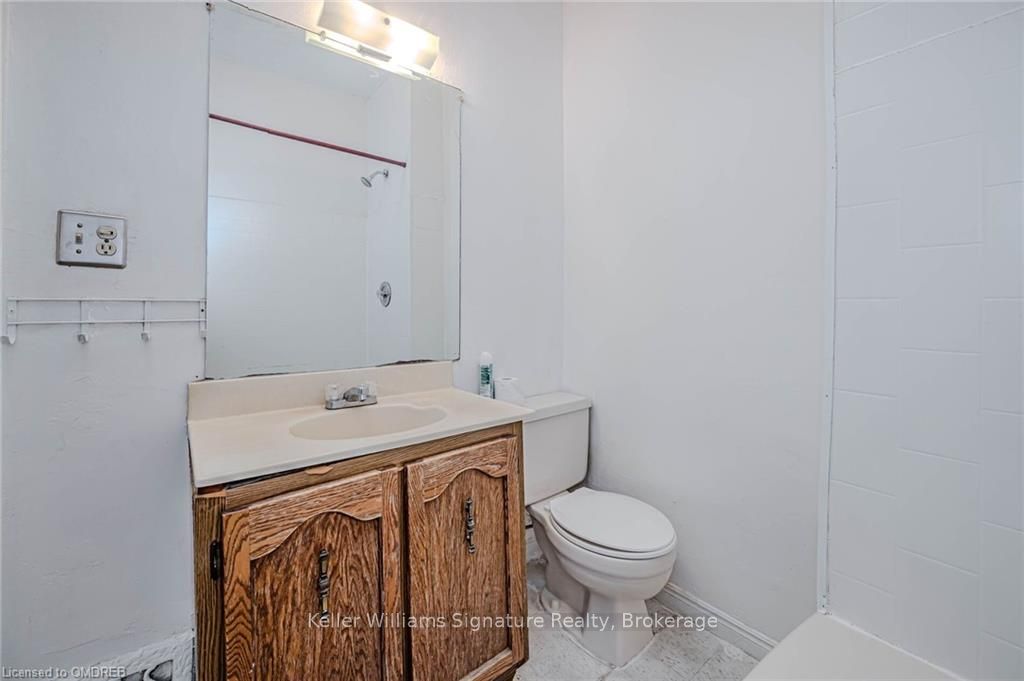 950 Barton St E Property Photo 14