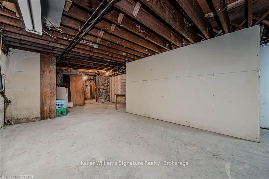 950 Barton St E Property Photo 18