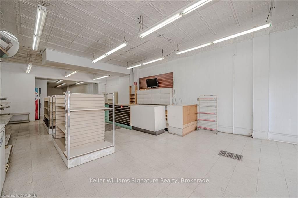 950 Barton St E Property Photo 23