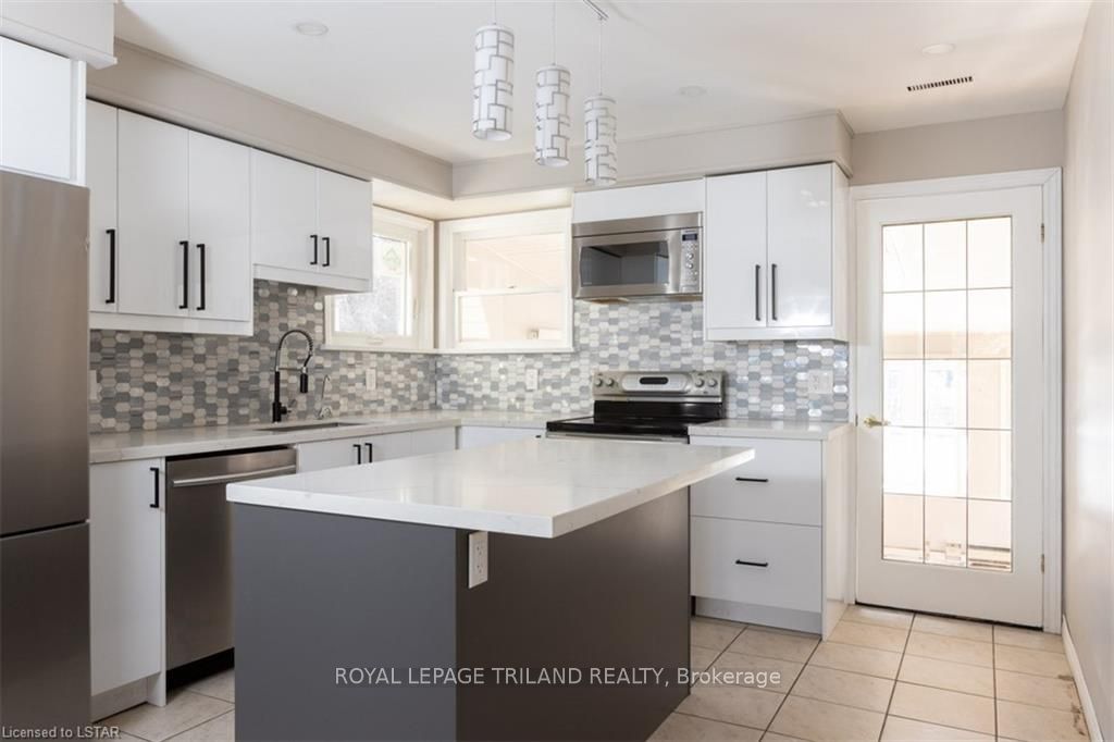 1231 Sunningdale Road Property Photo 4