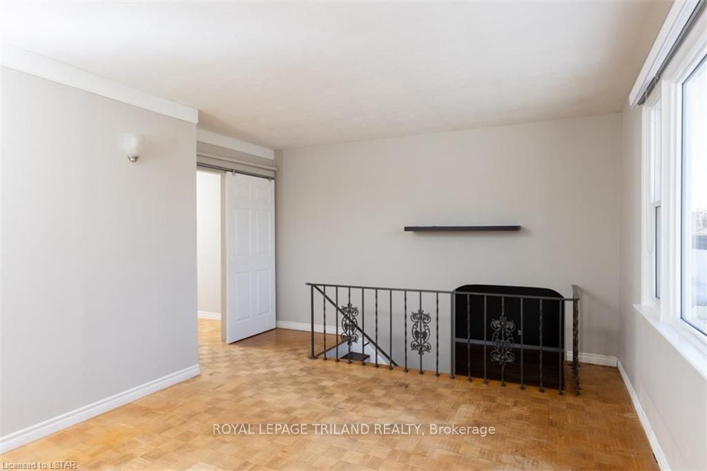 1231 Sunningdale Road Property Photo 9