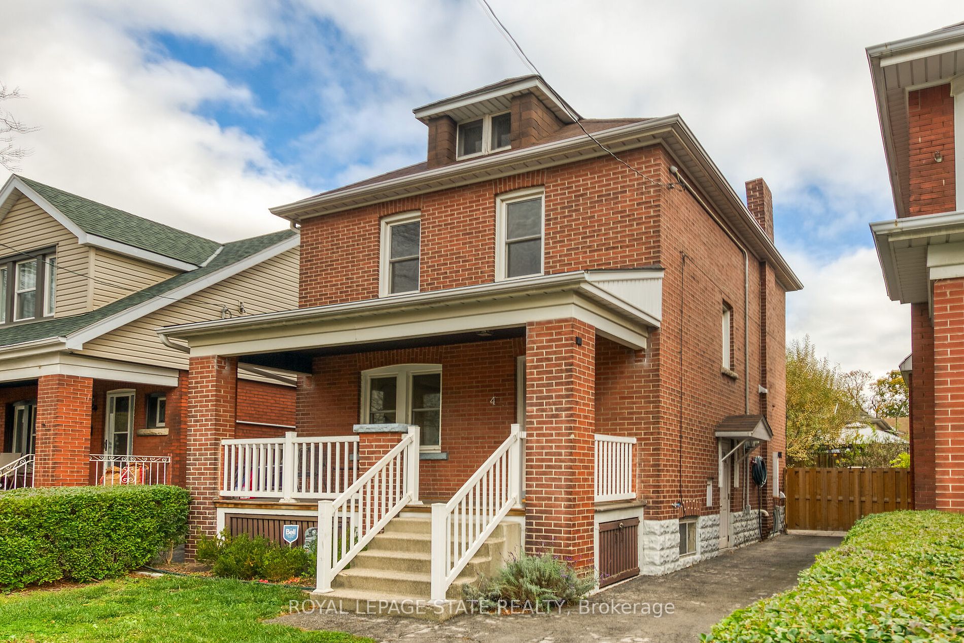 4 Balsam Ave N Property Photo