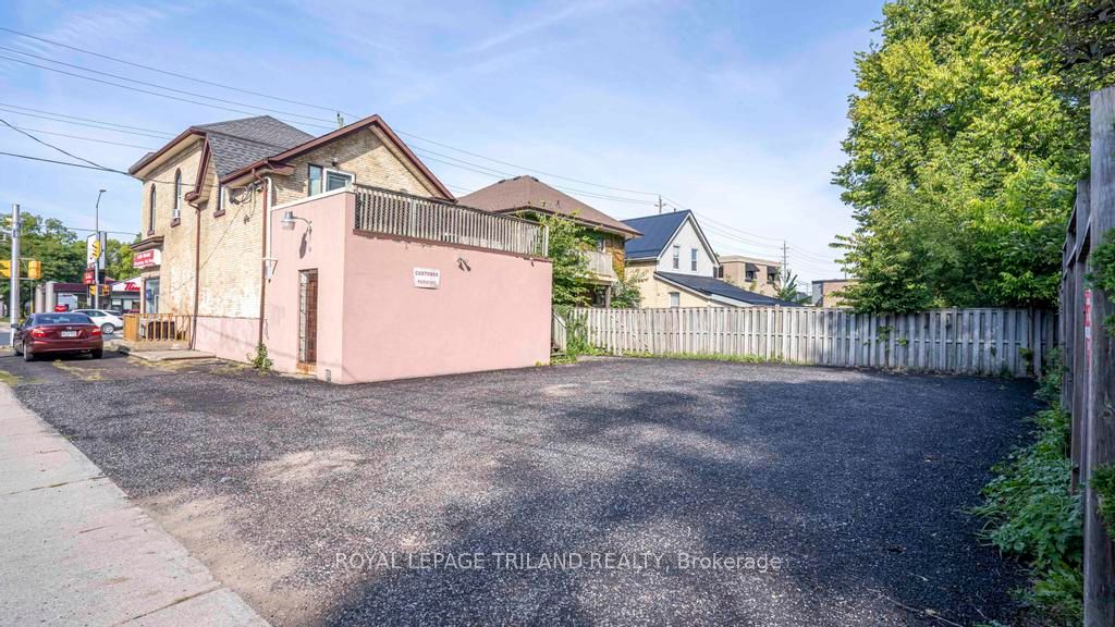 122 Wharncliffe Rd S Property Photo 3