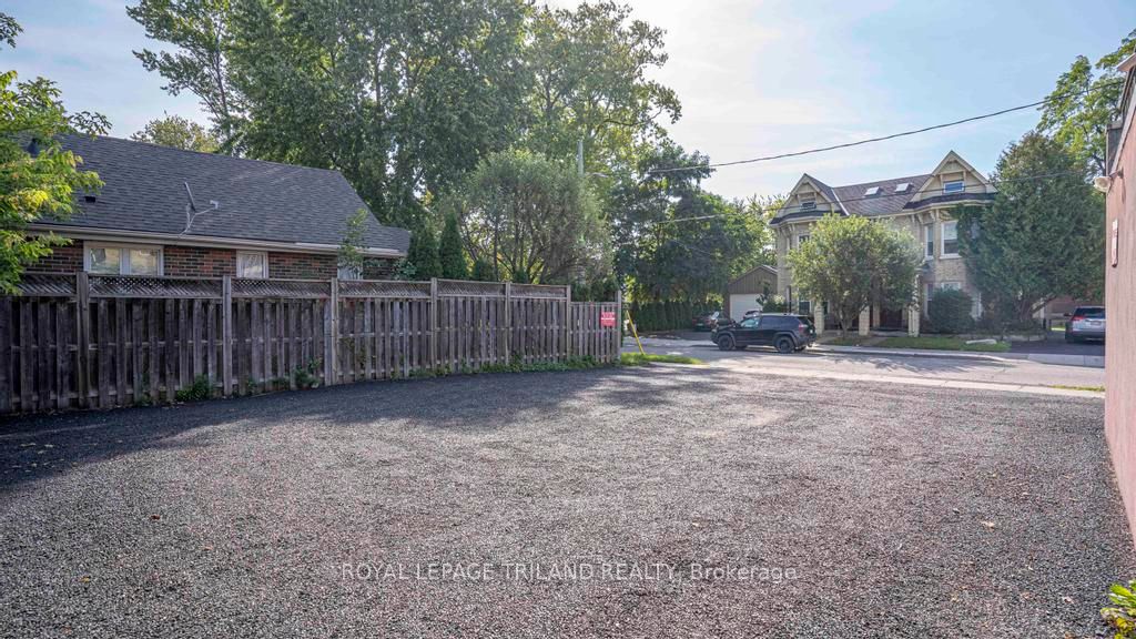 122 Wharncliffe Rd S Property Photo 7