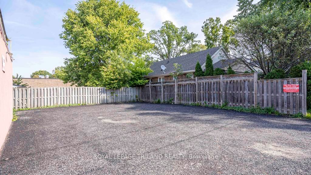 122 Wharncliffe Rd S Property Photo 9