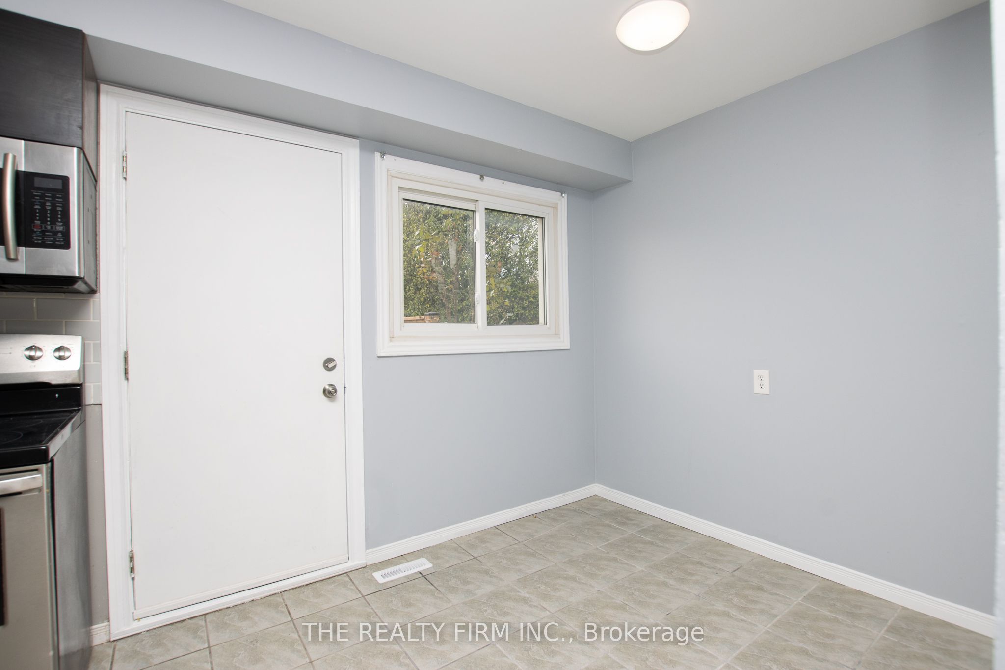 #28 - 1725 Ernest Avenue Property Photo 7
