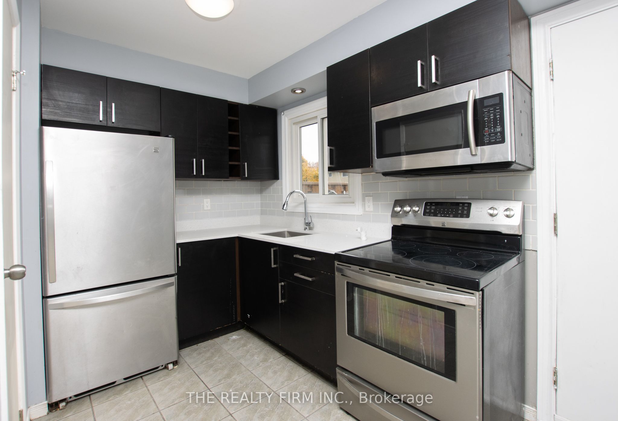#28 - 1725 Ernest Avenue Property Photo 8