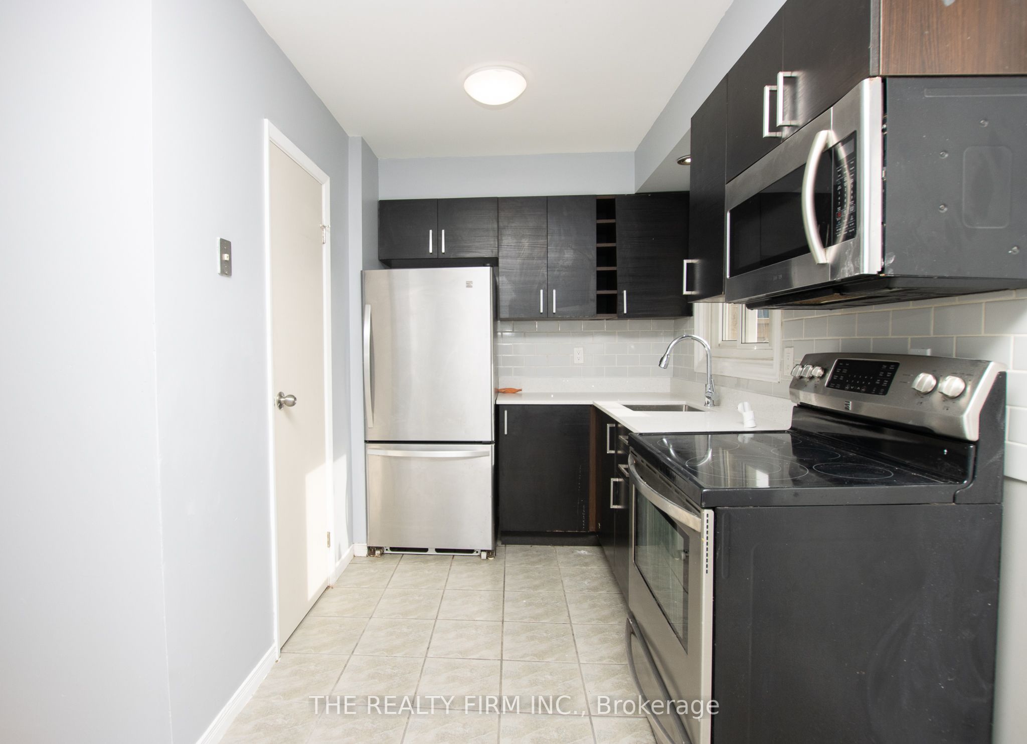 #28 - 1725 Ernest Avenue Property Photo 9