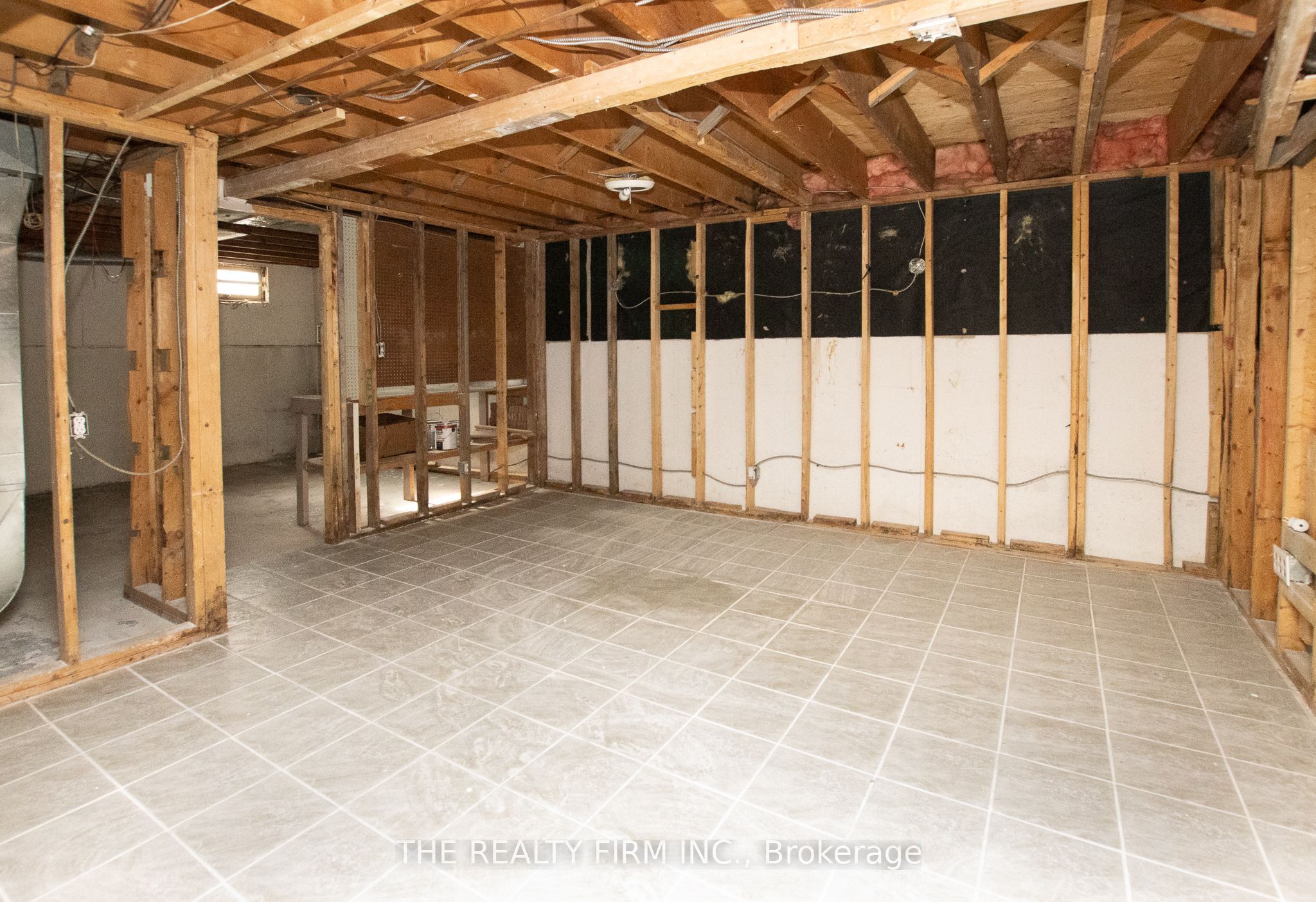 #28 - 1725 Ernest Avenue Property Photo 18