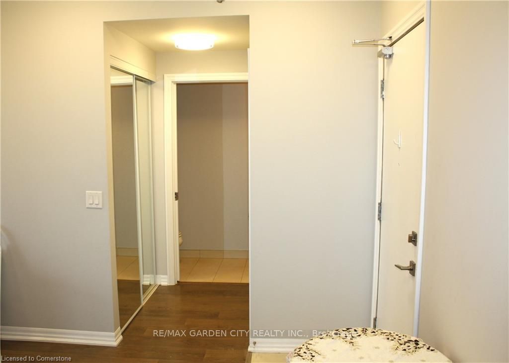 #304 - 560 North Service Road Property Photo 9