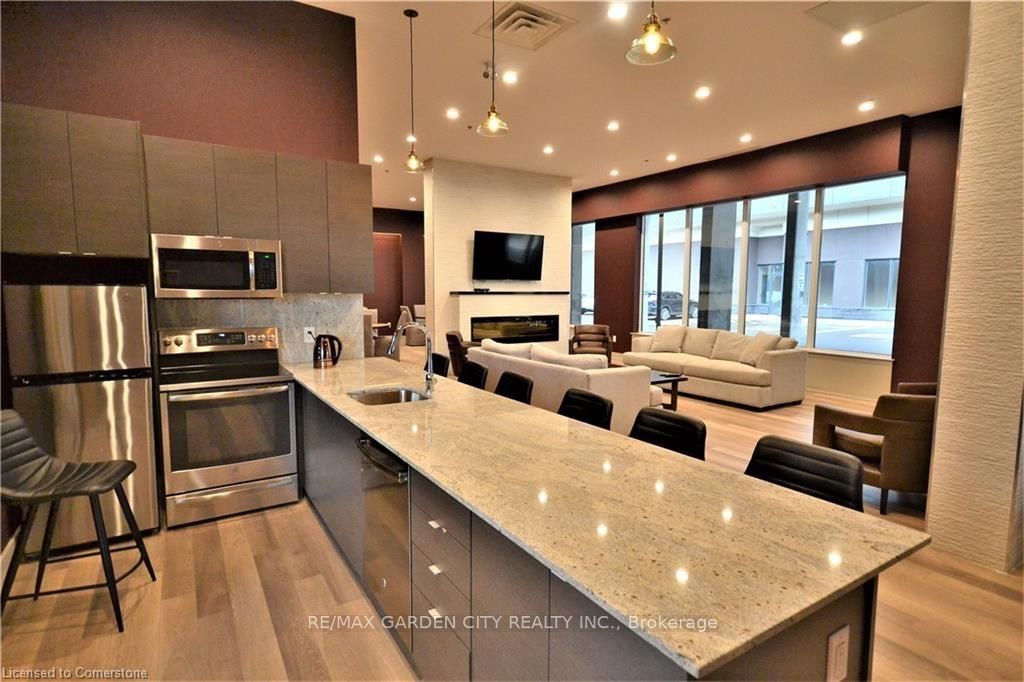 #304 - 560 North Service Road Property Photo 25
