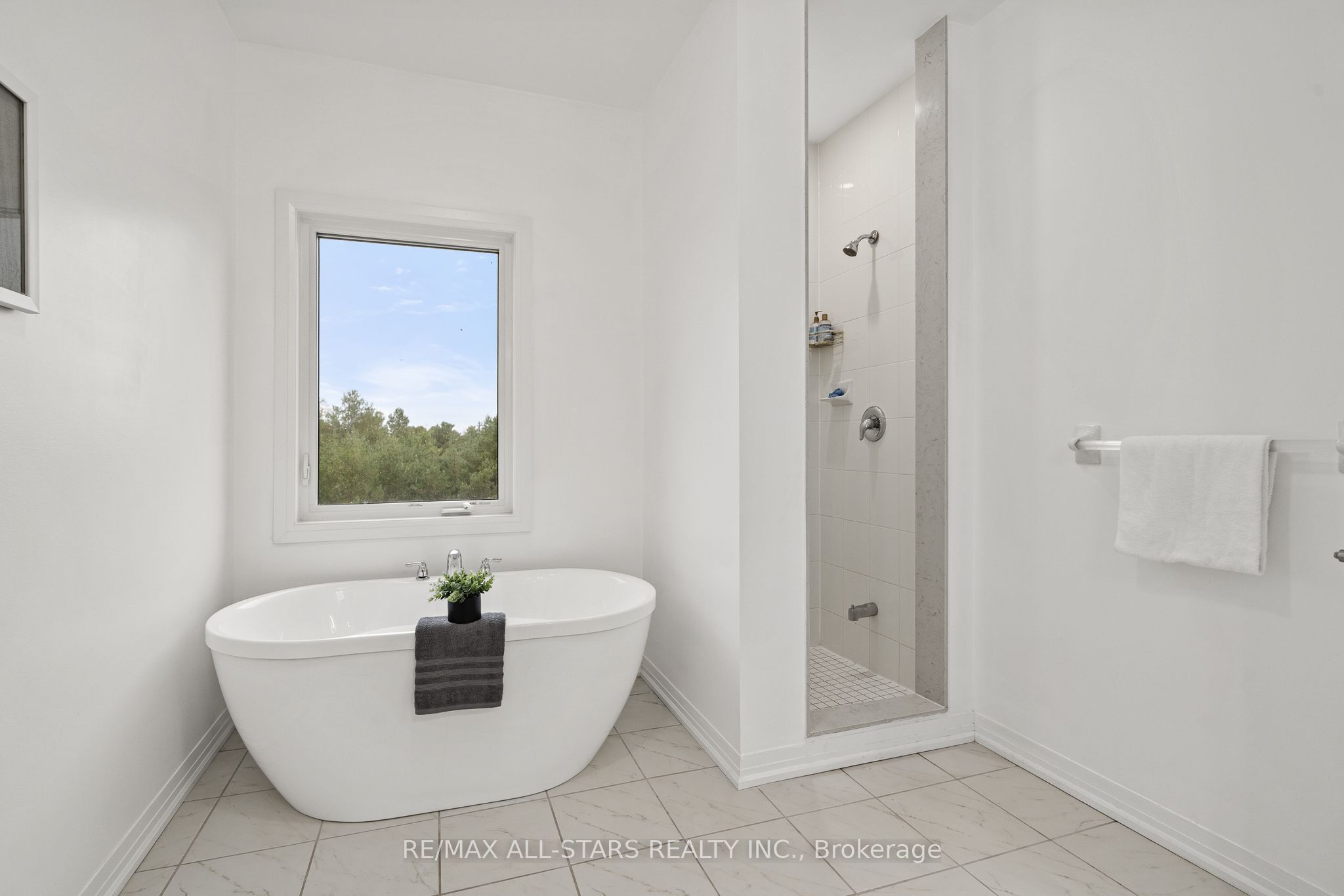 27 Carew Boulevard Property Photo 15