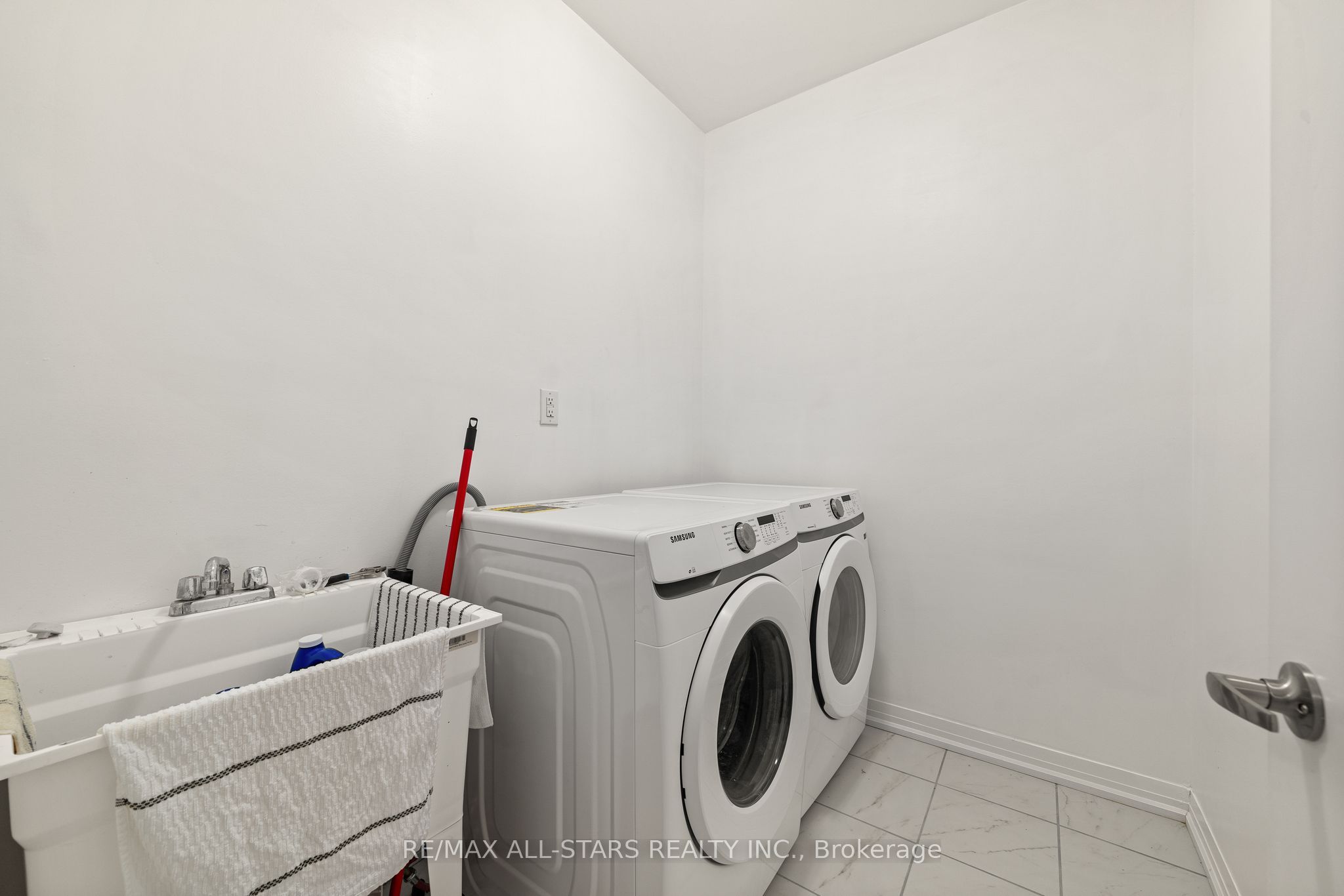 27 Carew Boulevard Property Photo 26