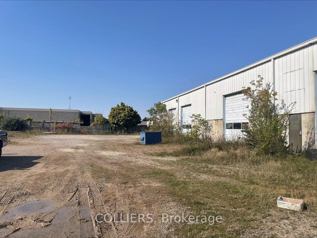 #2 - 1330 Sandhill Drive Property Photo 10