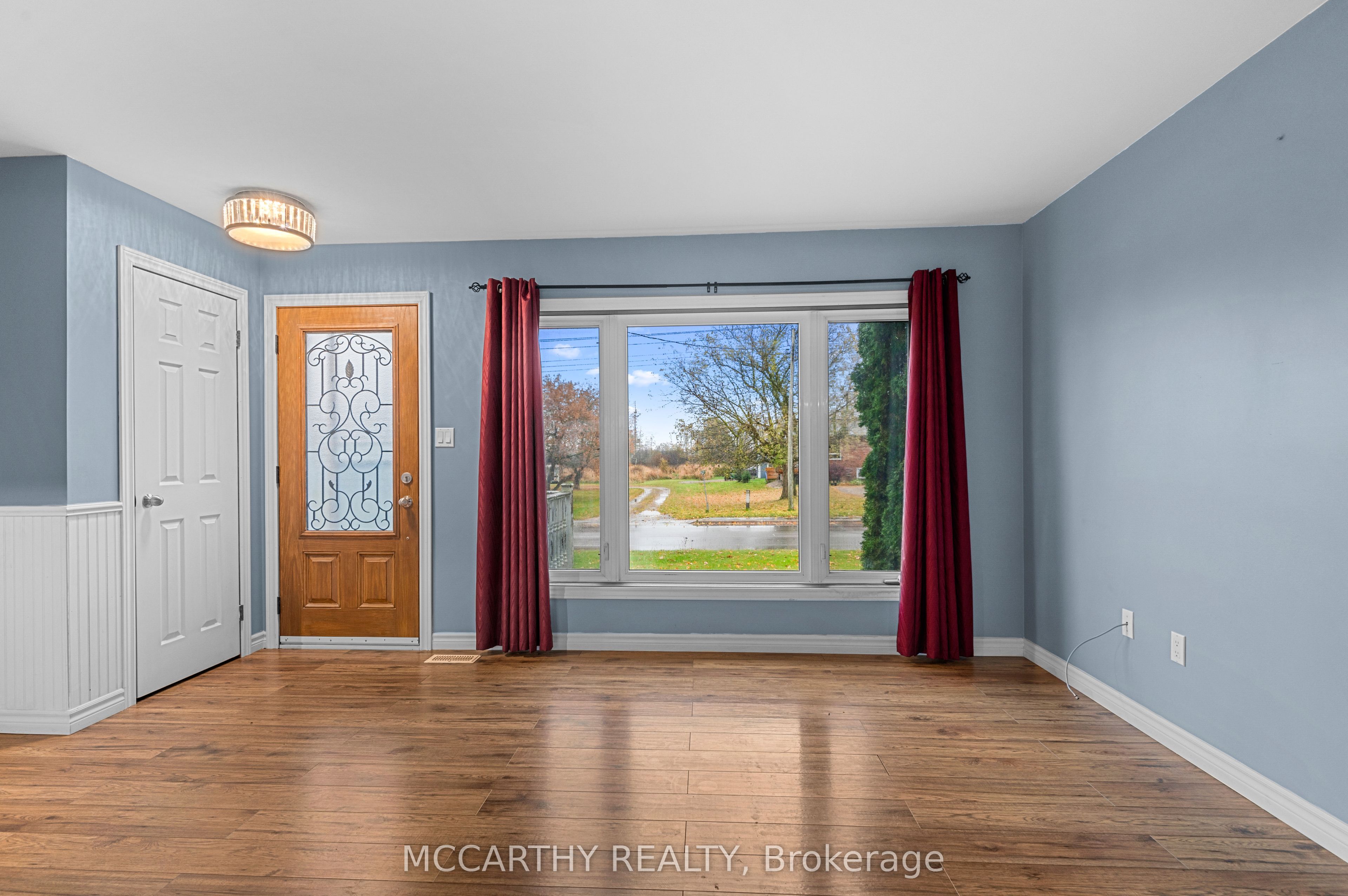 682427 260 Sideroad Property Photo 8