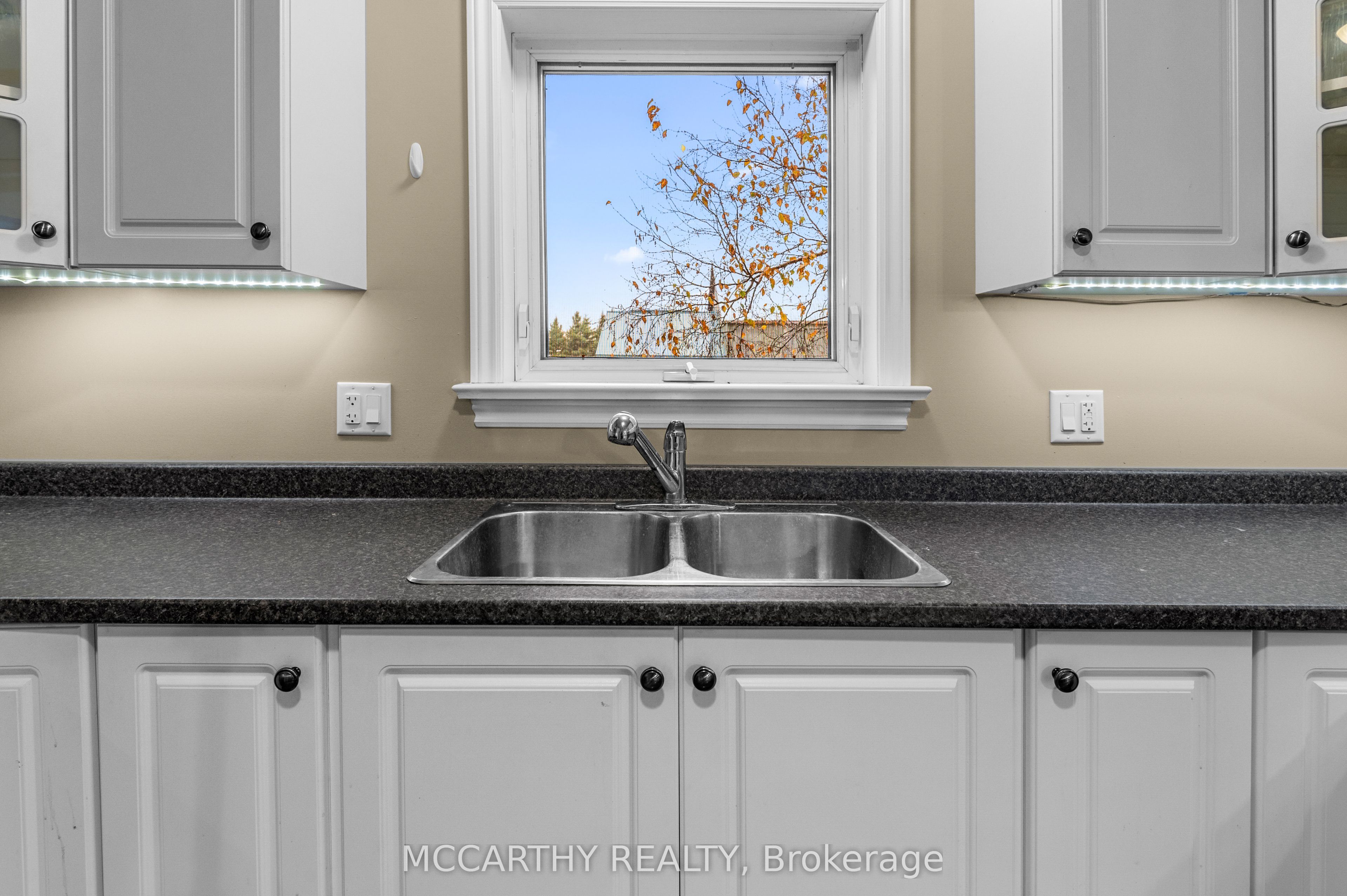 682427 260 Sideroad Property Photo 19