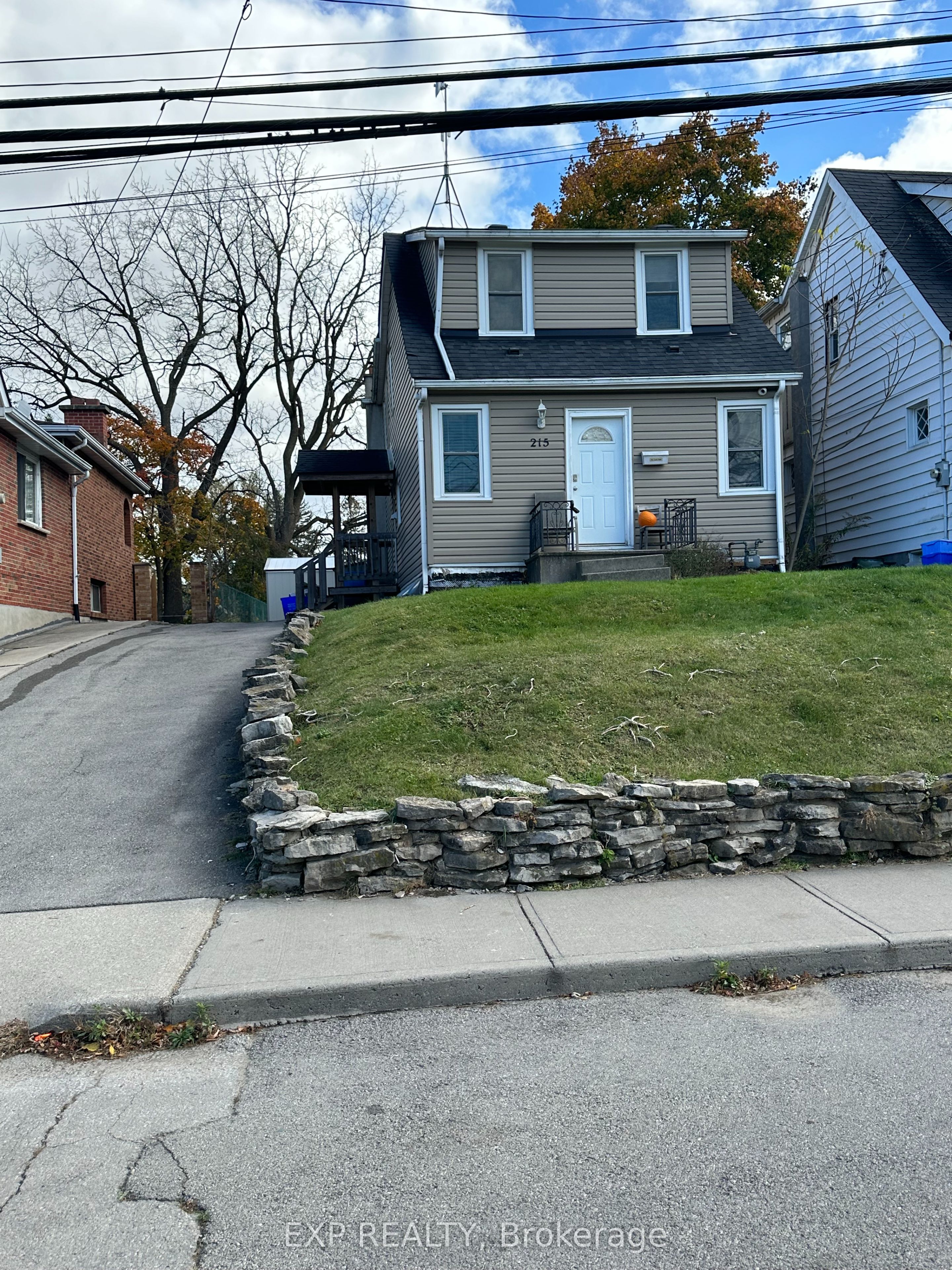 215 Emerson Street Property Photo 4