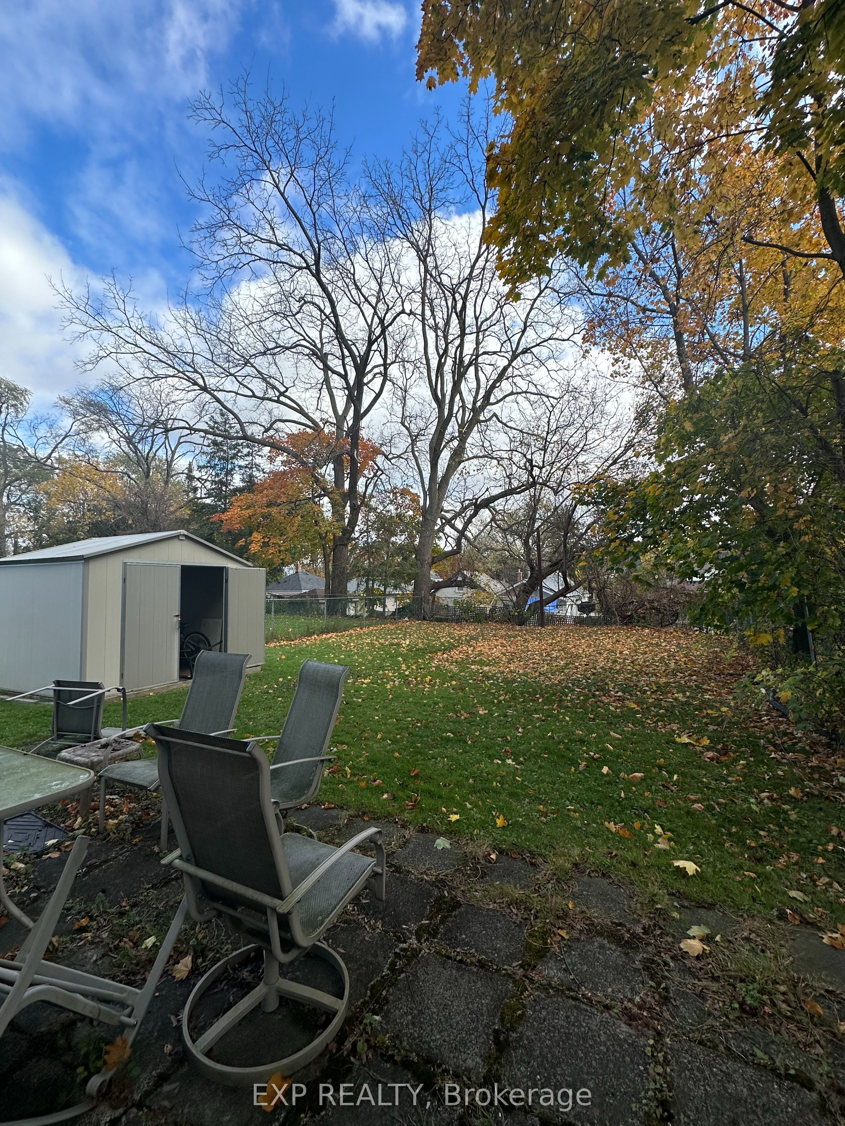 215 Emerson Street Property Photo 6