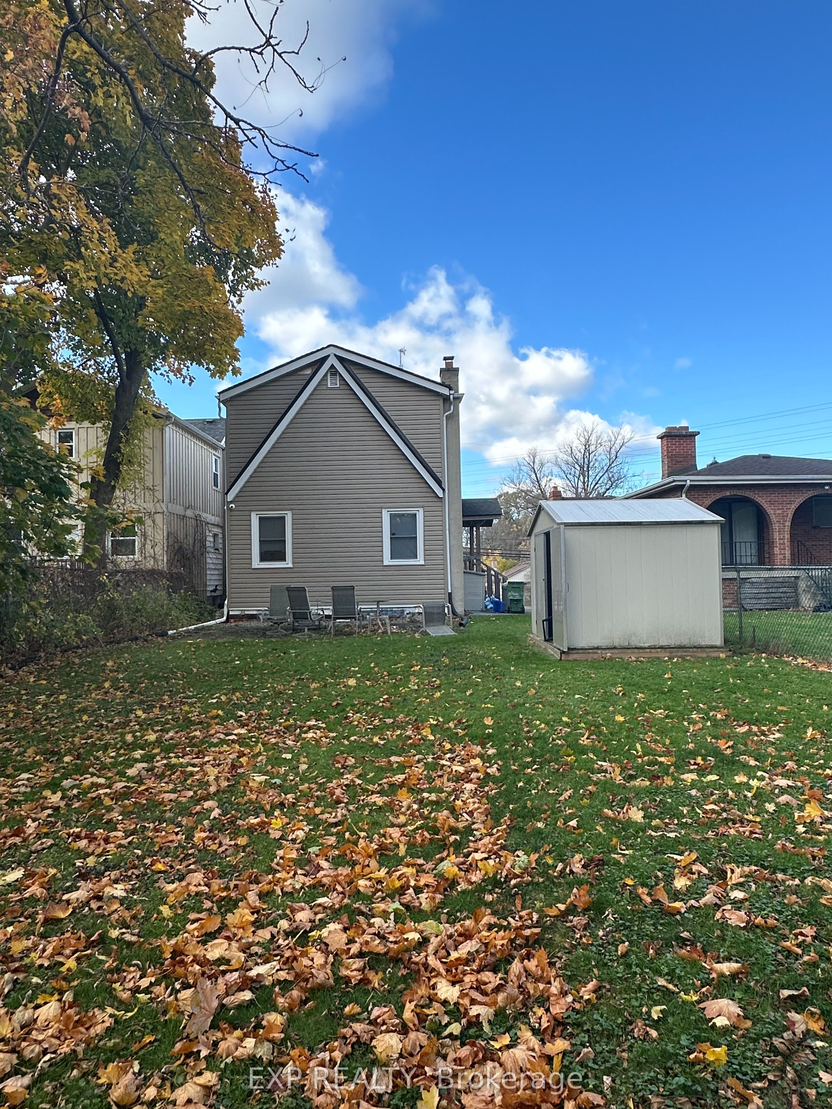 215 Emerson Street Property Photo 7
