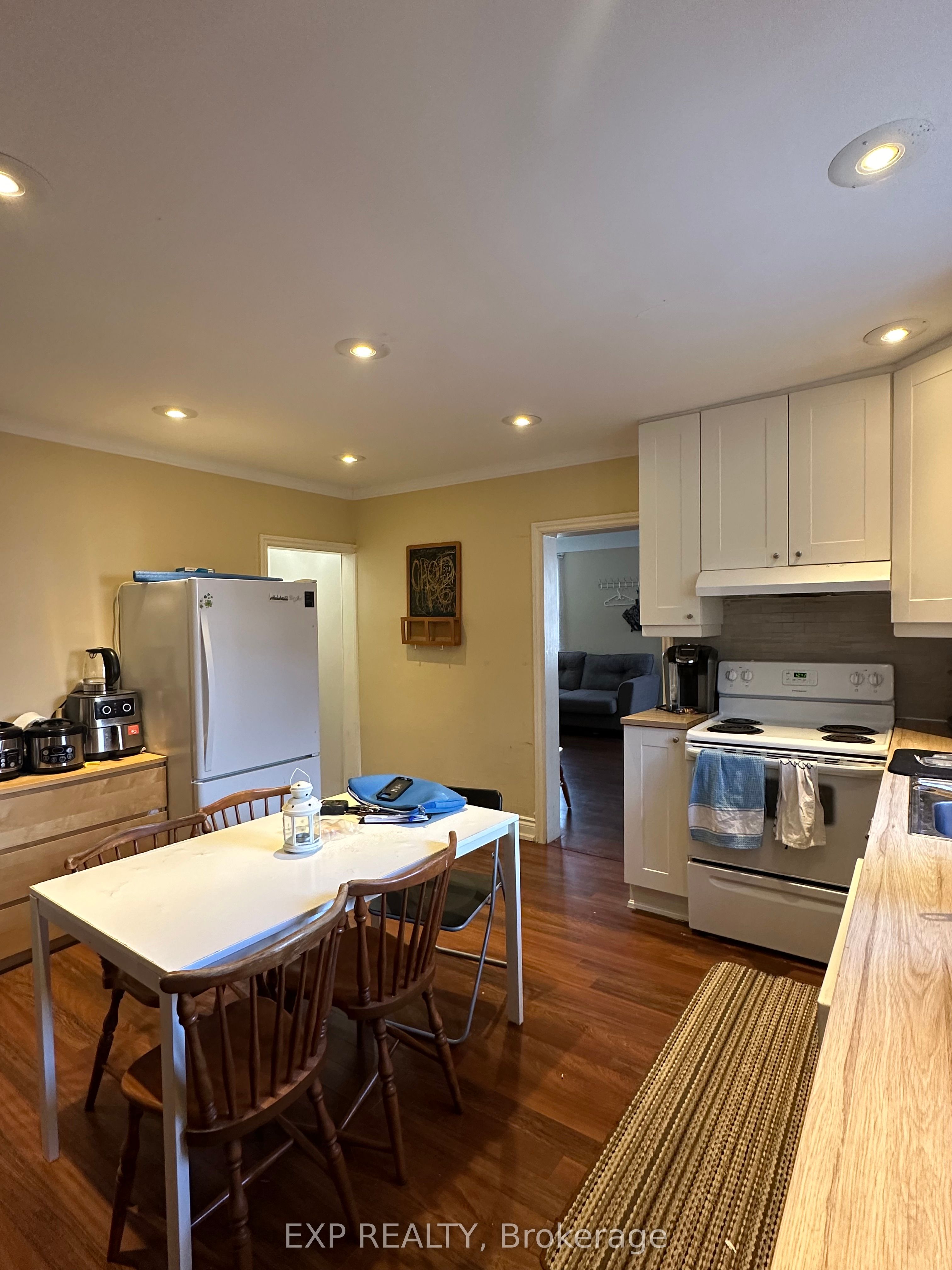 215 Emerson Street Property Photo 8