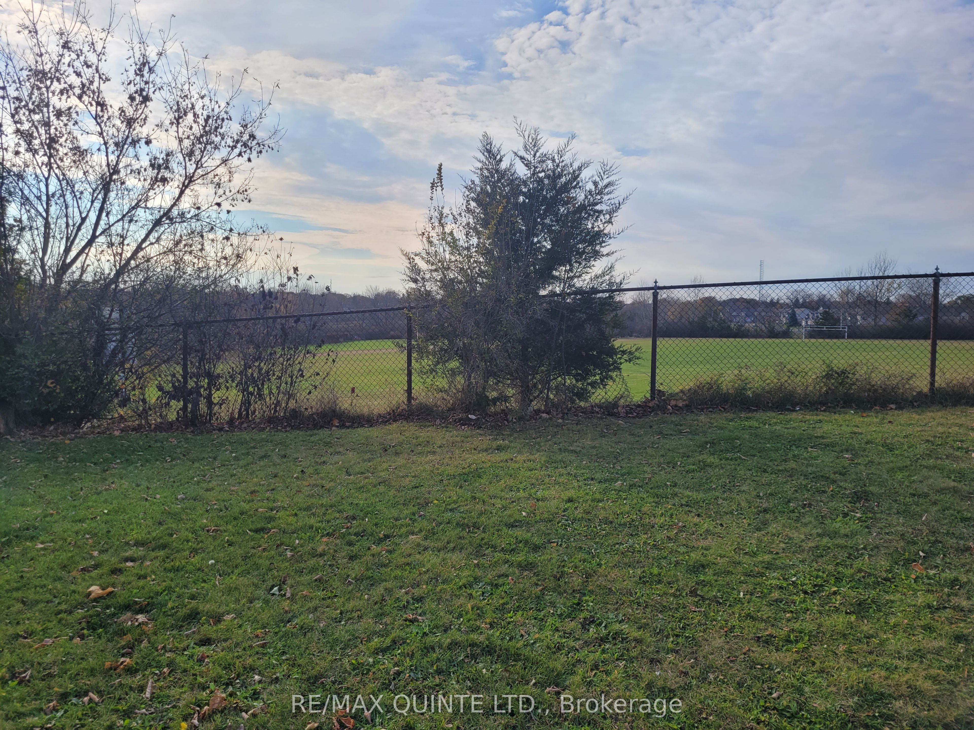 27 King George Square Property Photo 5