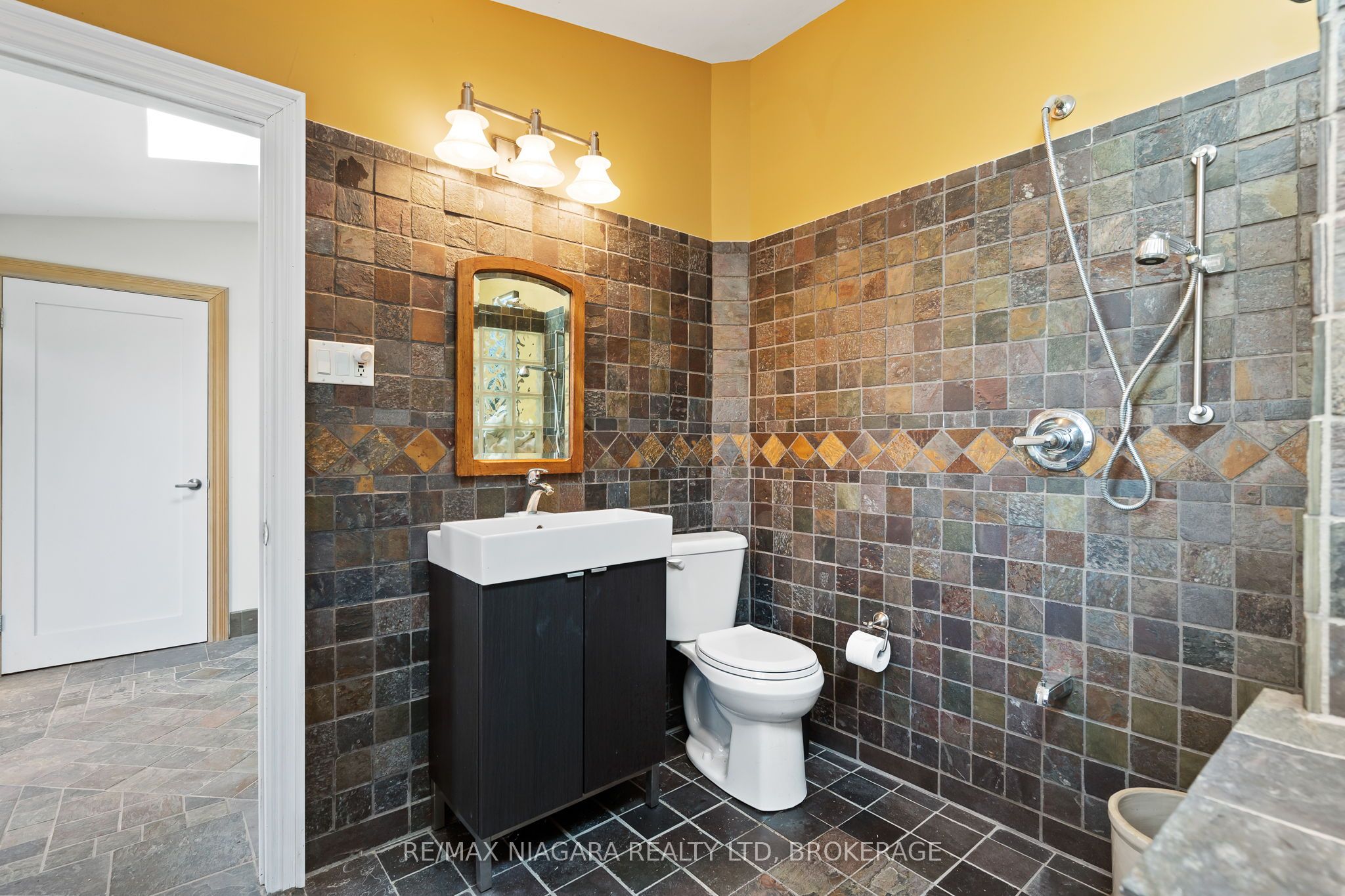 11825 Lakeshore Road Property Photo 16