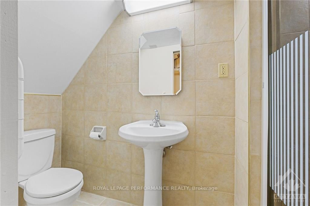 453 Slater Street Property Photo 24