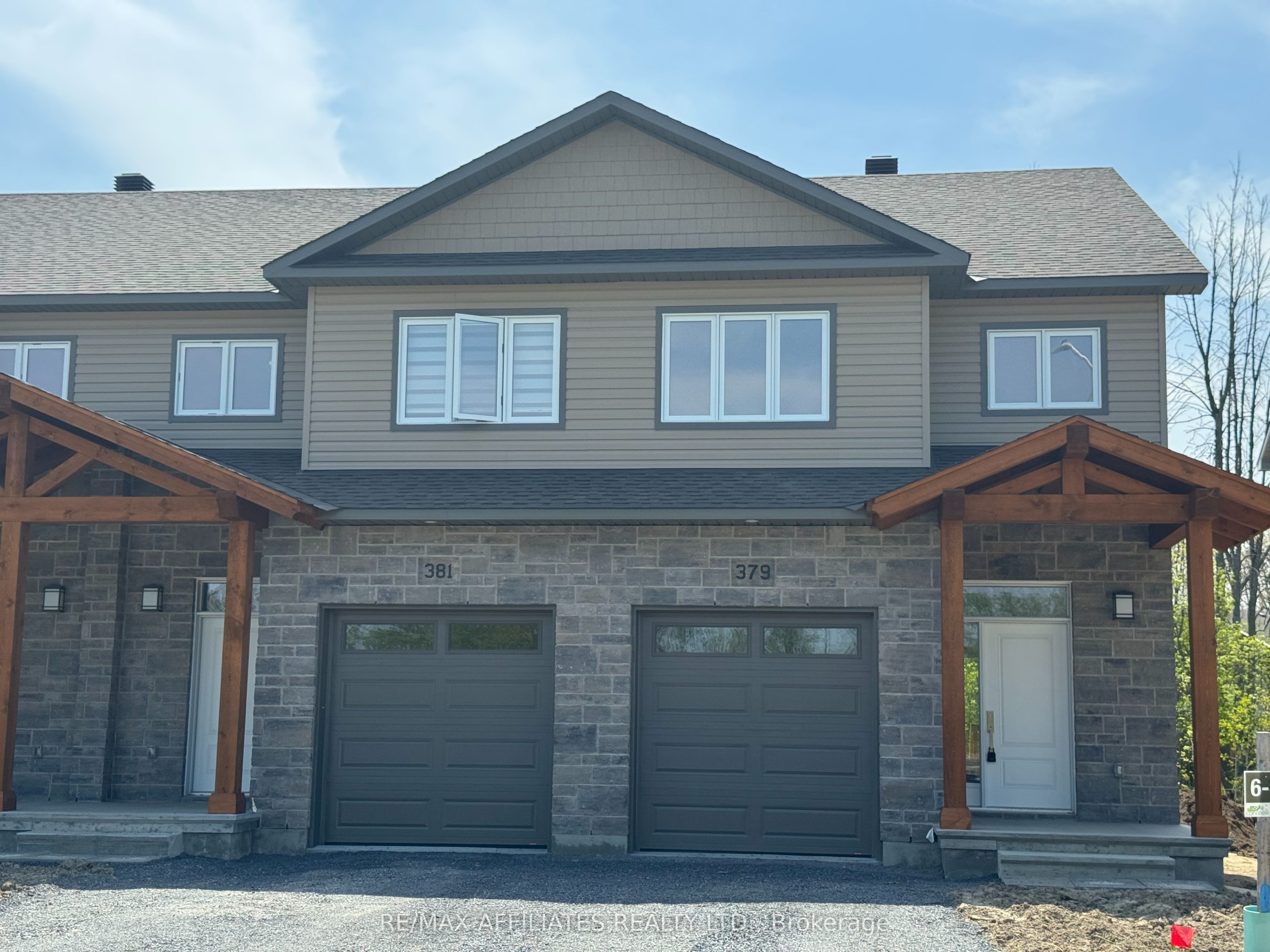 365 Voyageur Place Property Photo 1