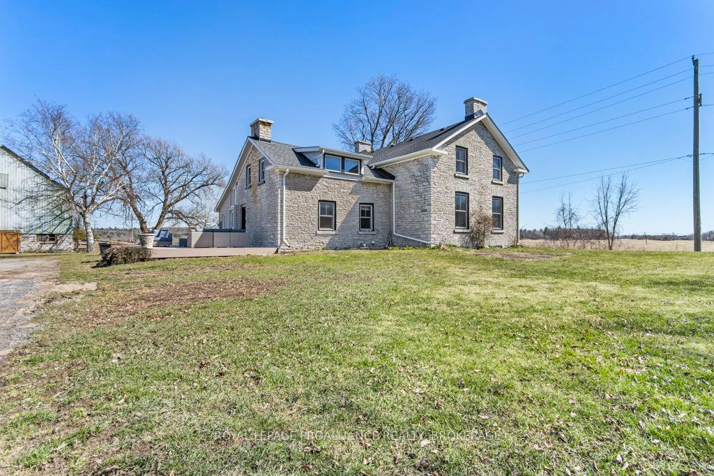 2478 Middle Road Property Photo 2