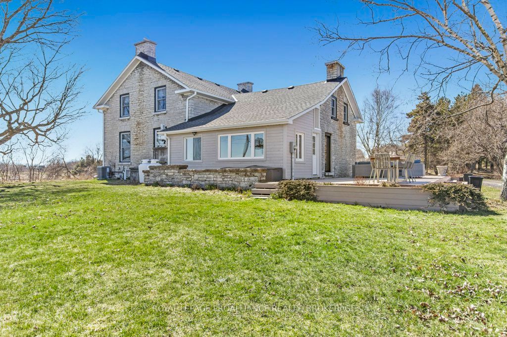 2478 Middle Road Property Photo 3