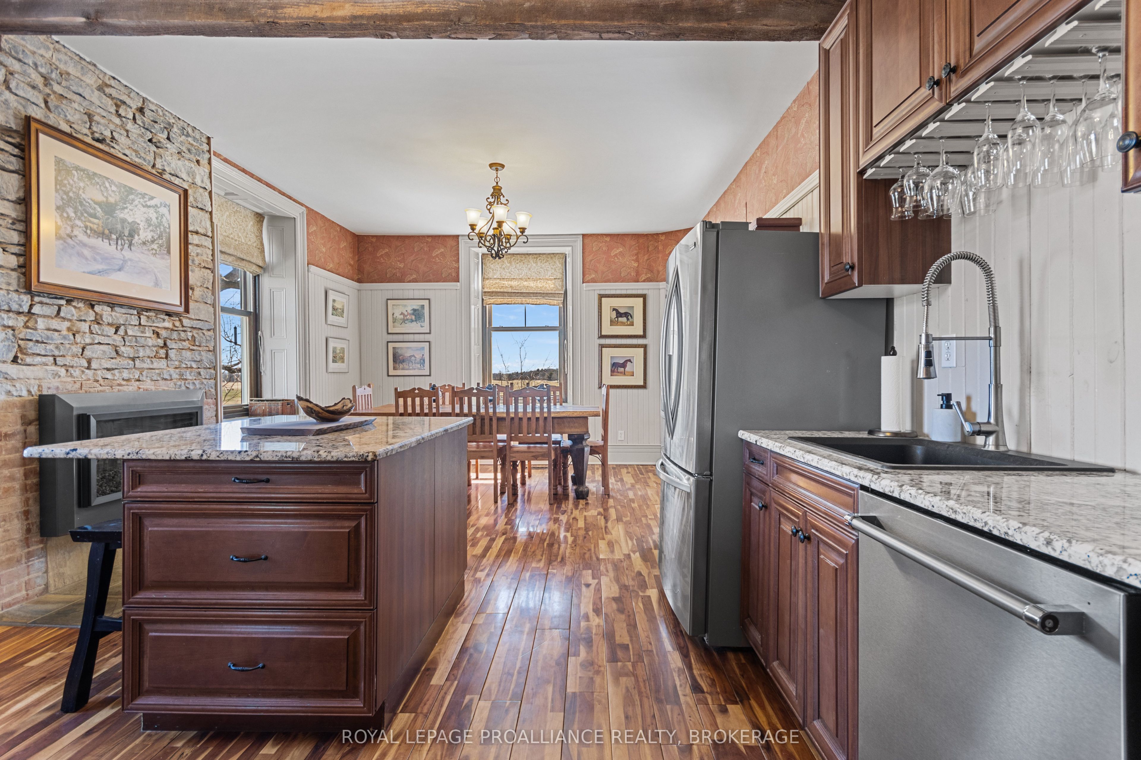 2478 Middle Road Property Photo 14