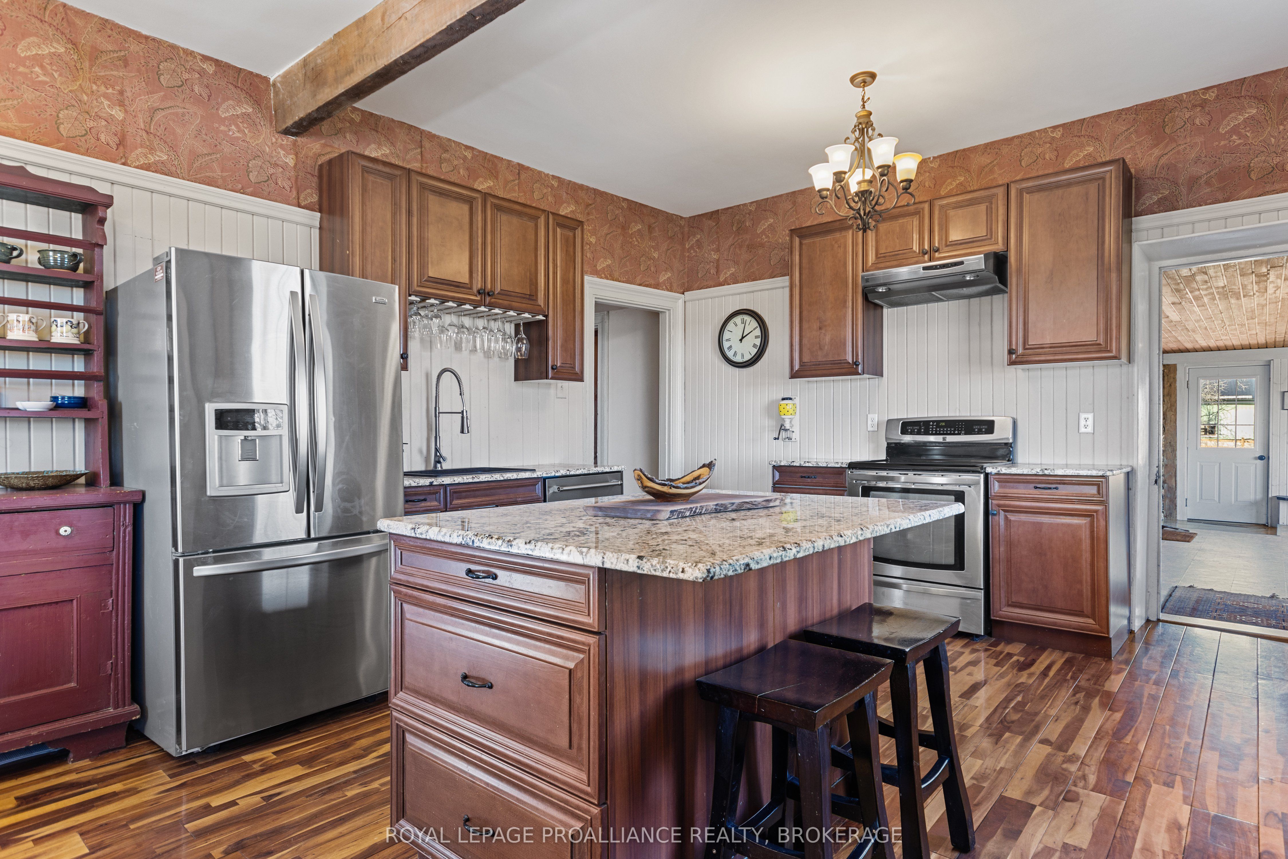 2478 Middle Road Property Photo 15