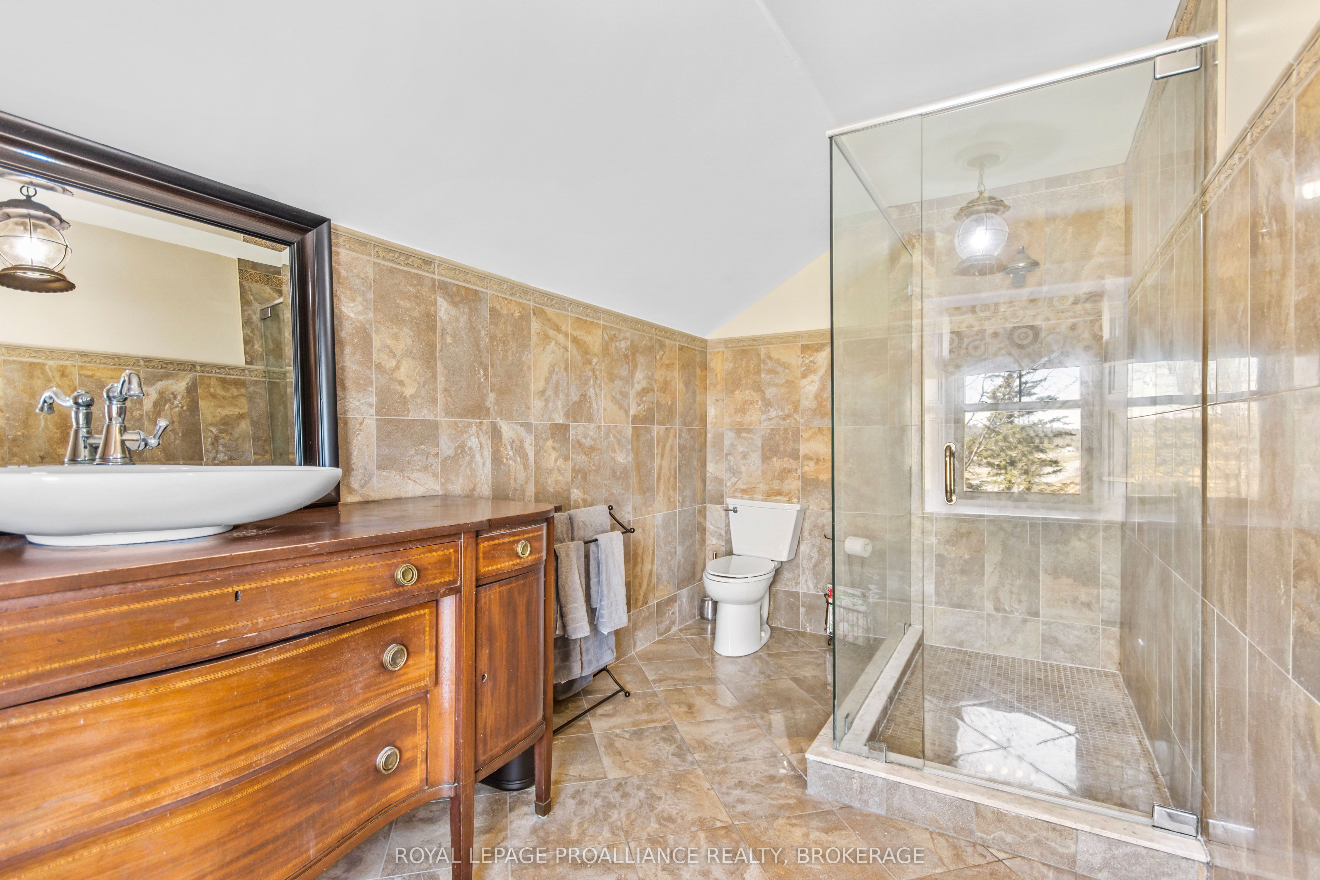 2478 Middle Road Property Photo 25