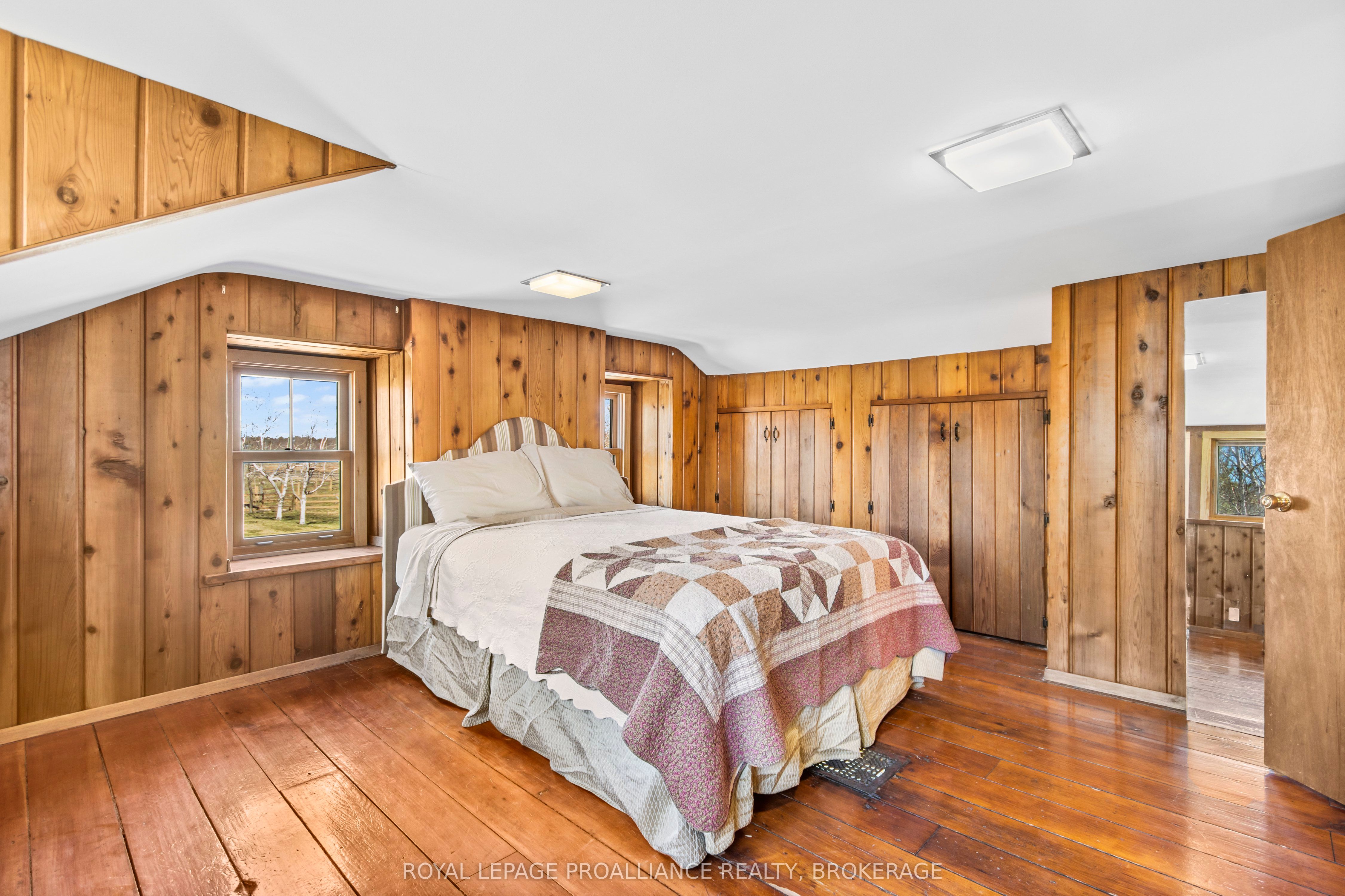 2478 Middle Road Property Photo 30