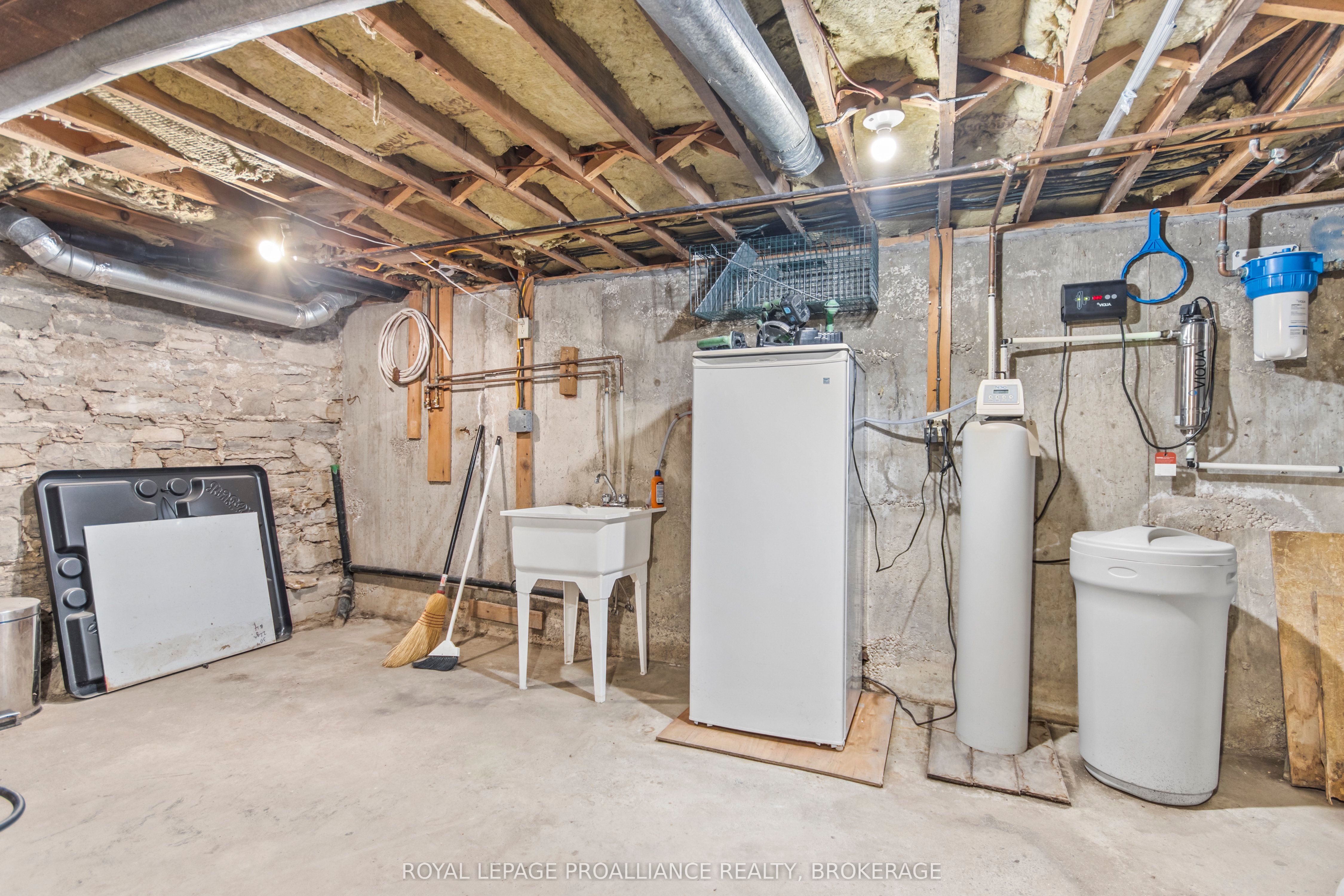 2478 Middle Road Property Photo 36