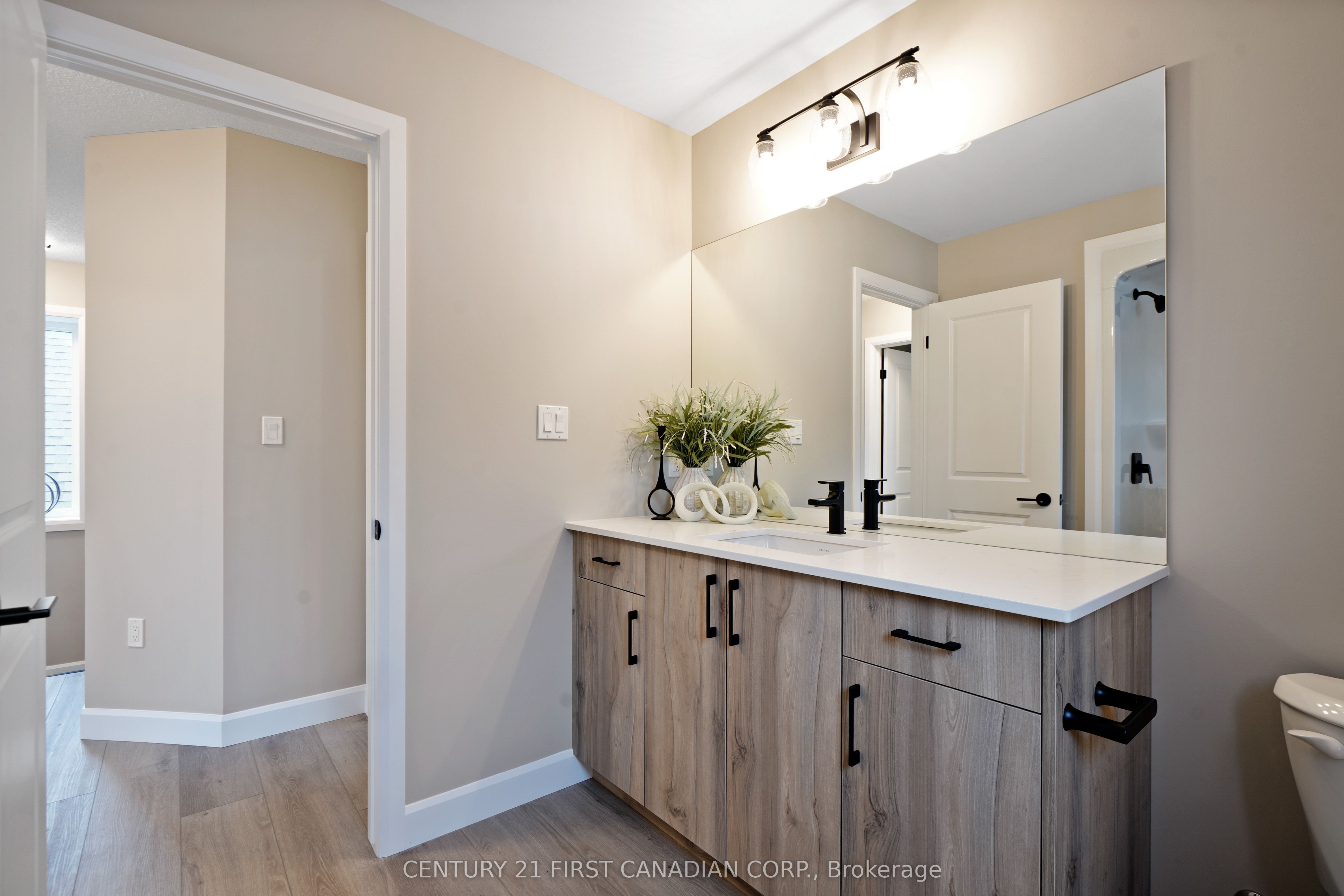 9 Twynstra Street Property Photo 32