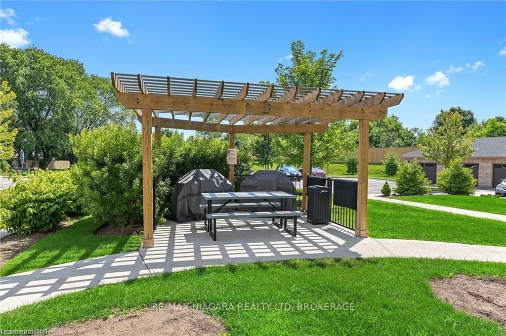 #221 - 4644 Pettit Avenue Property Photo 19