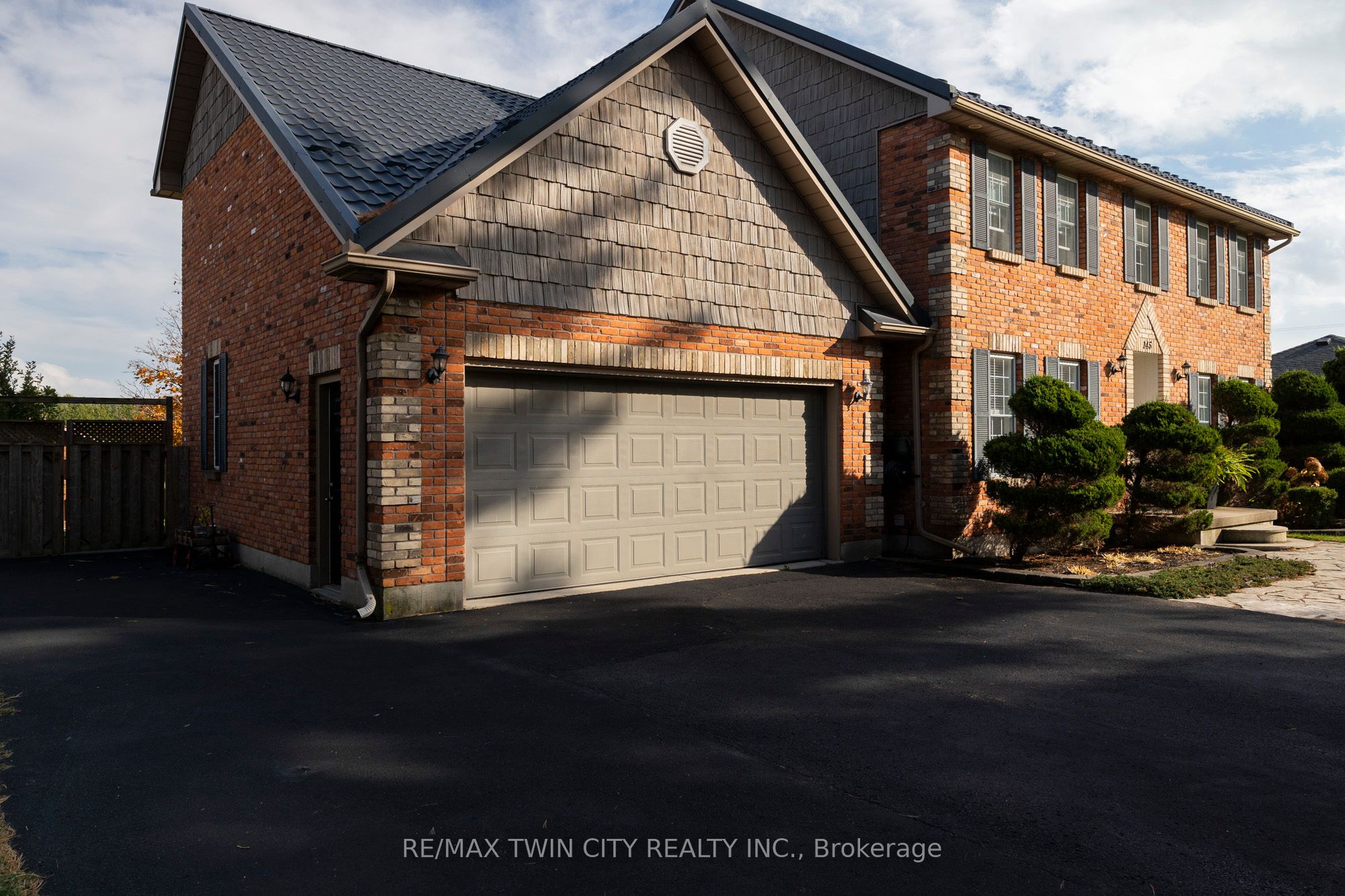 145 John Street Property Photo 5
