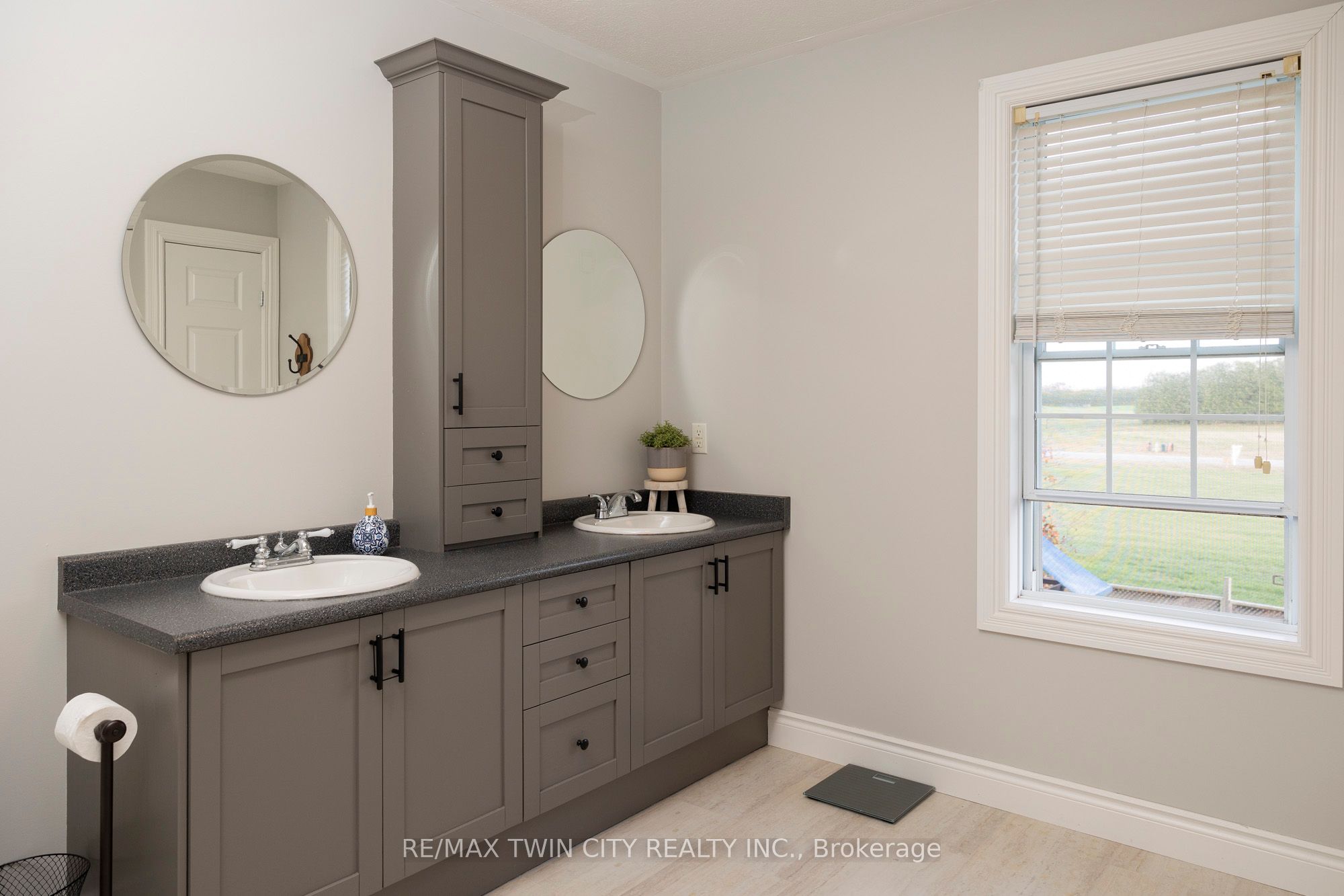 145 John Street Property Photo 19