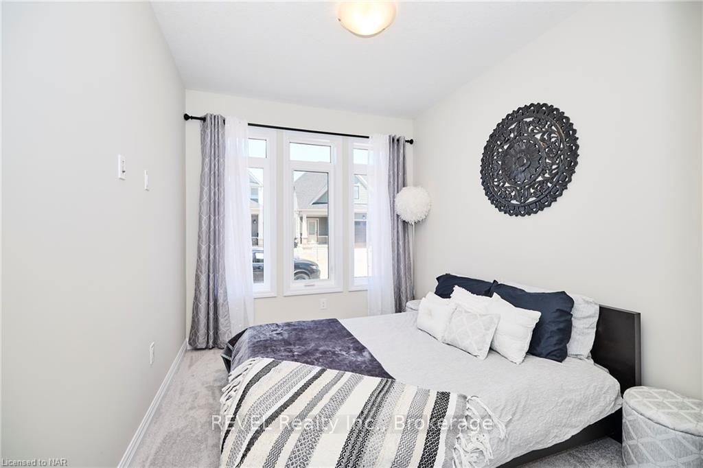 #11 - 4311 Mann Street Property Photo 4