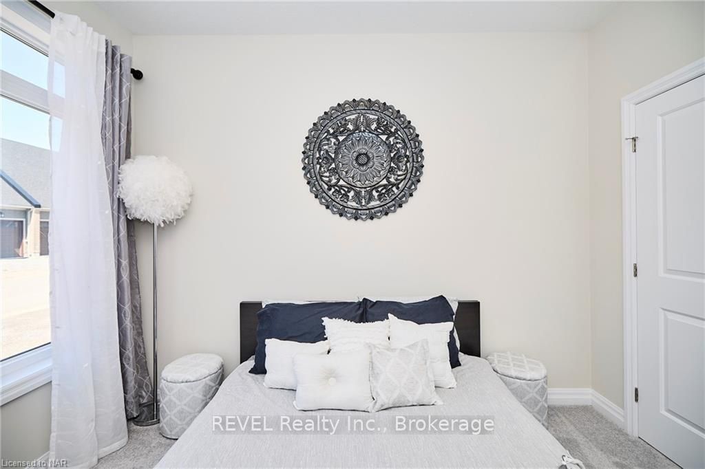 #11 - 4311 Mann Street Property Photo 5