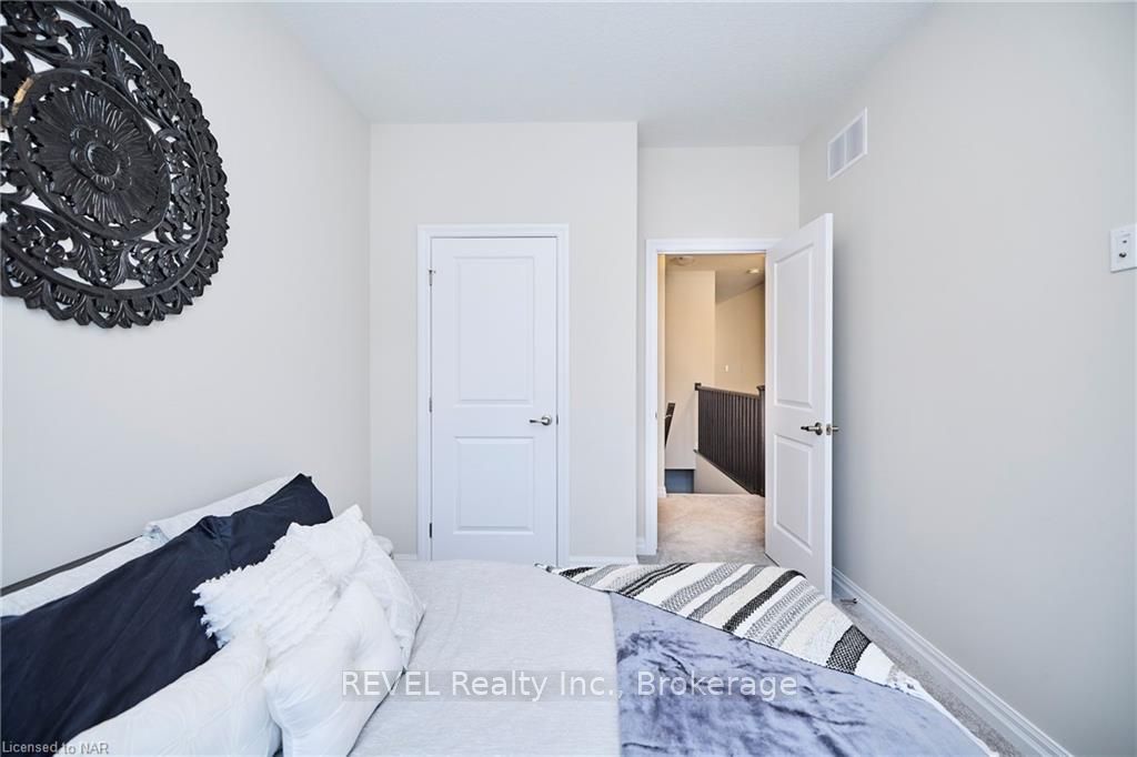 #11 - 4311 Mann Street Property Photo 6