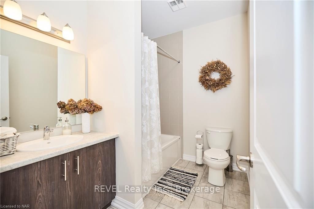 #11 - 4311 Mann Street Property Photo 7
