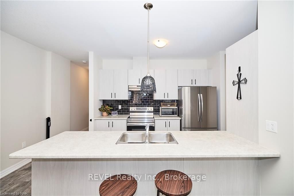 #11 - 4311 Mann Street Property Photo 10