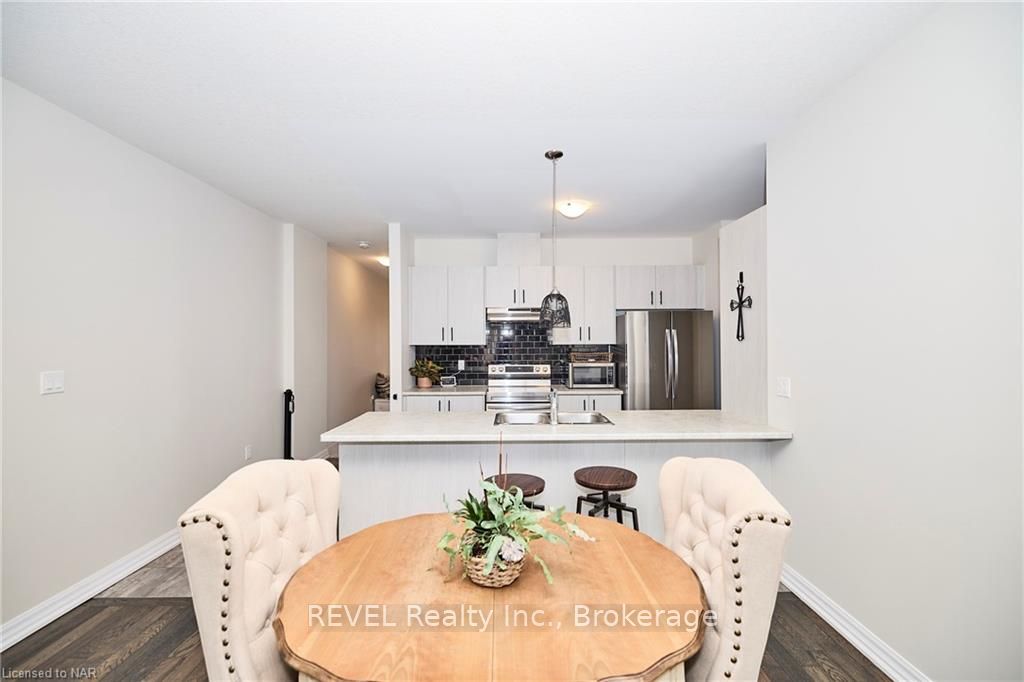 #11 - 4311 Mann Street Property Photo 11