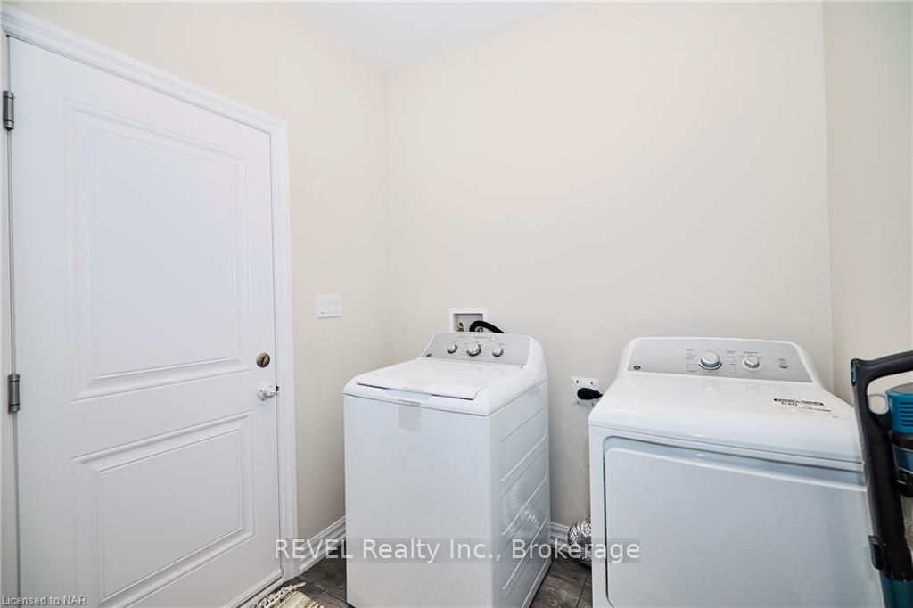 #11 - 4311 Mann Street Property Photo 15