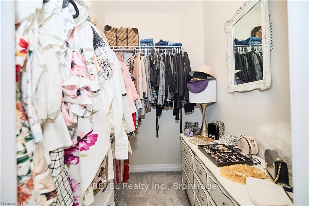 #11 - 4311 Mann Street Property Photo 18
