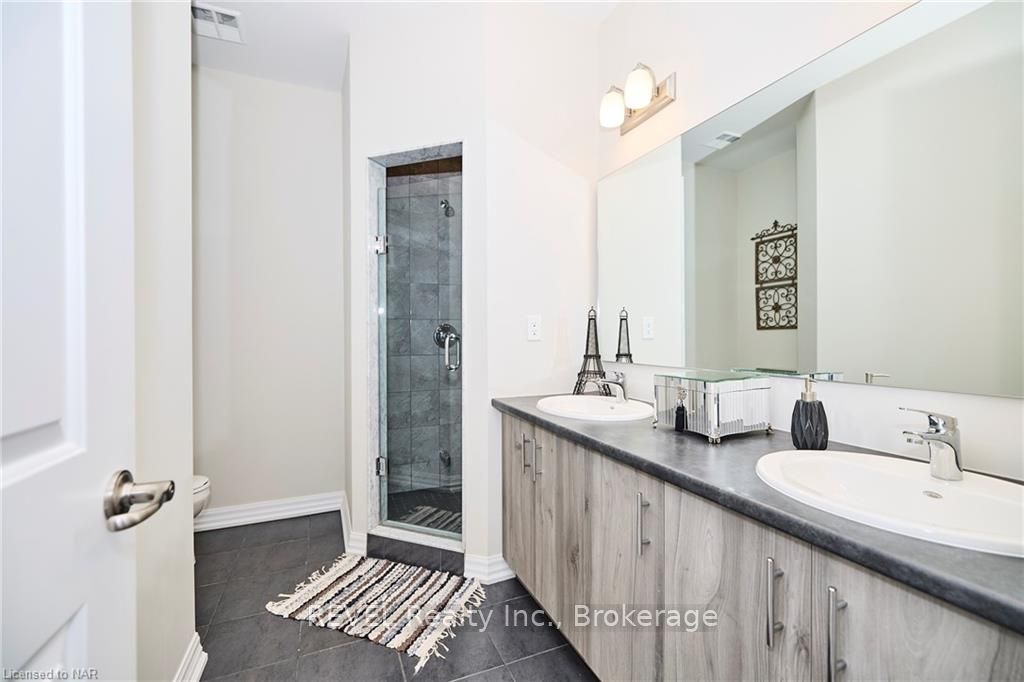 #11 - 4311 Mann Street Property Photo 20